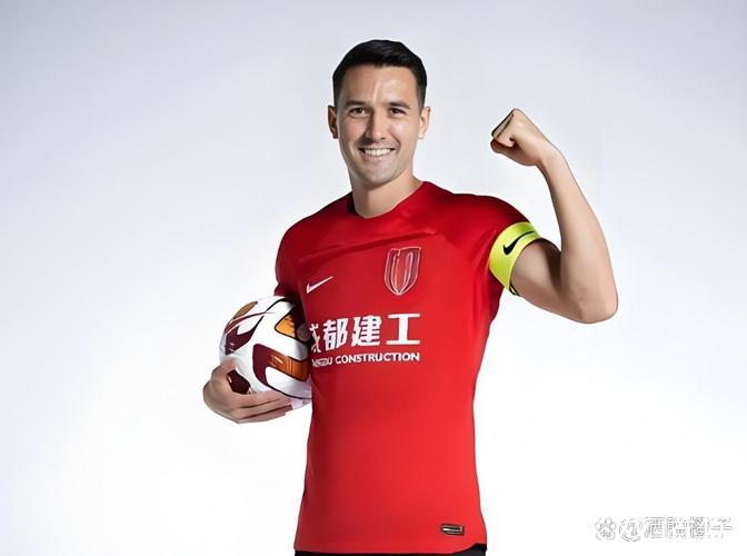 蓉城队长周定洋本轮跑动距离13498米居首 连续5轮登顶 蓉城队长周定洋本轮跑动距离13498米居首 连续5轮登顶